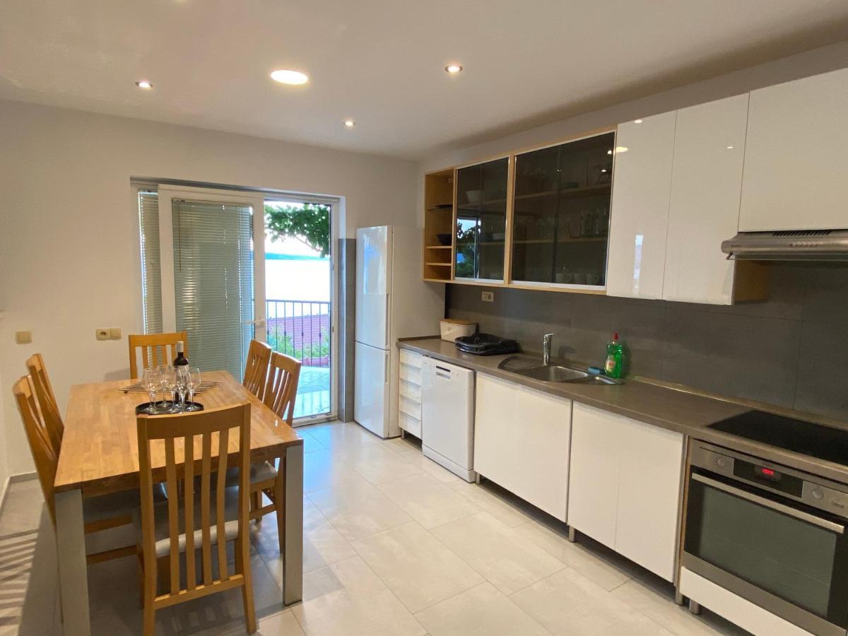 Apartmani Mateo Омиш Экстерьер фото